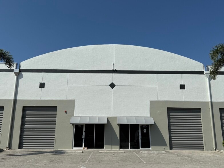 More Photos Of 21113 Johnson St, Pembroke Pines Warehouse For Lease
