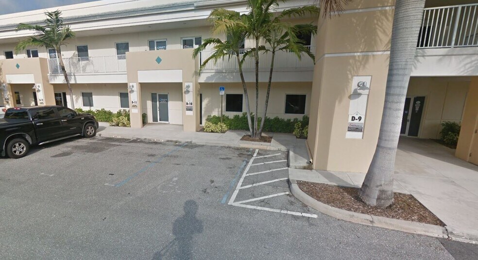 More Photos Of 2731 Vista Pky, West Palm Beach Showroom For Lease