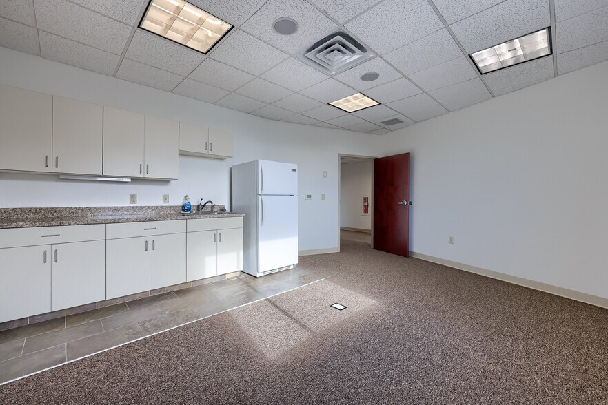 More Photos Of 1864 Oregon Pike, Lancaster Office For Sale