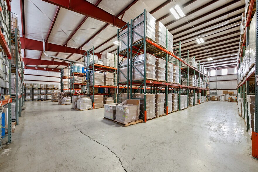 More Photos Of 97 S Red Willow Rd, Evanston Manufacturing For Lease