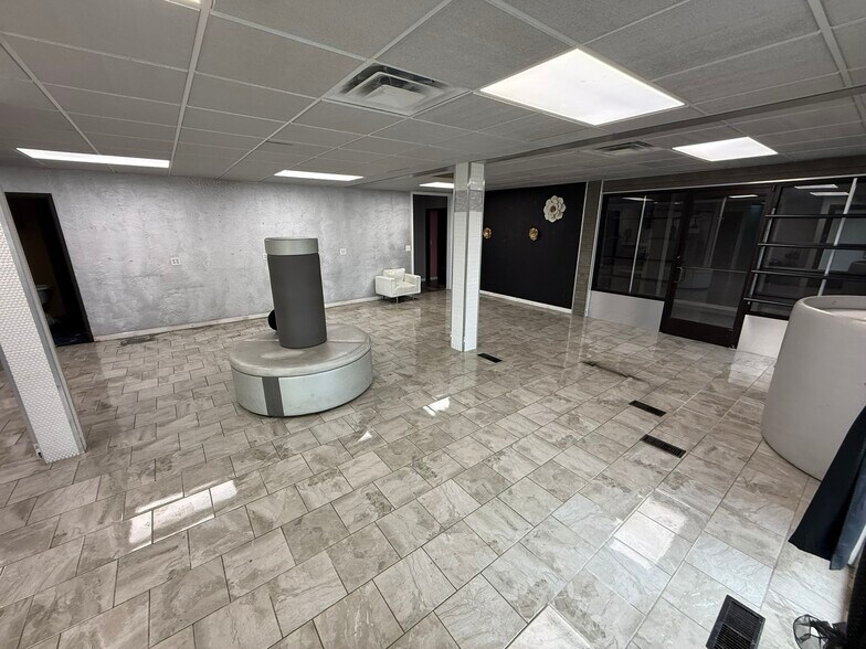 More Photos Of 15301 E 8 Mile Rd, Eastpointe Medical For Lease