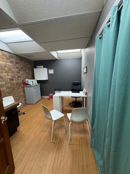 More Photos Of 1539 Parental Home Rd, Jacksonville Medical For Lease