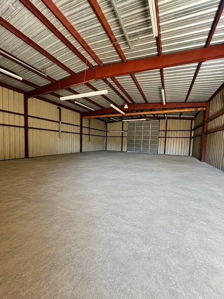 More Photos Of 2606 Colonel Thomson Highway hwy, Saint Matthews Warehouse For Sale