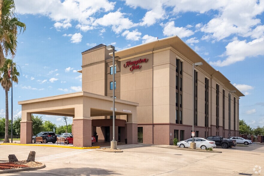 More Photos Of 8620 Airport Blvd, Houston Hotel For Sale