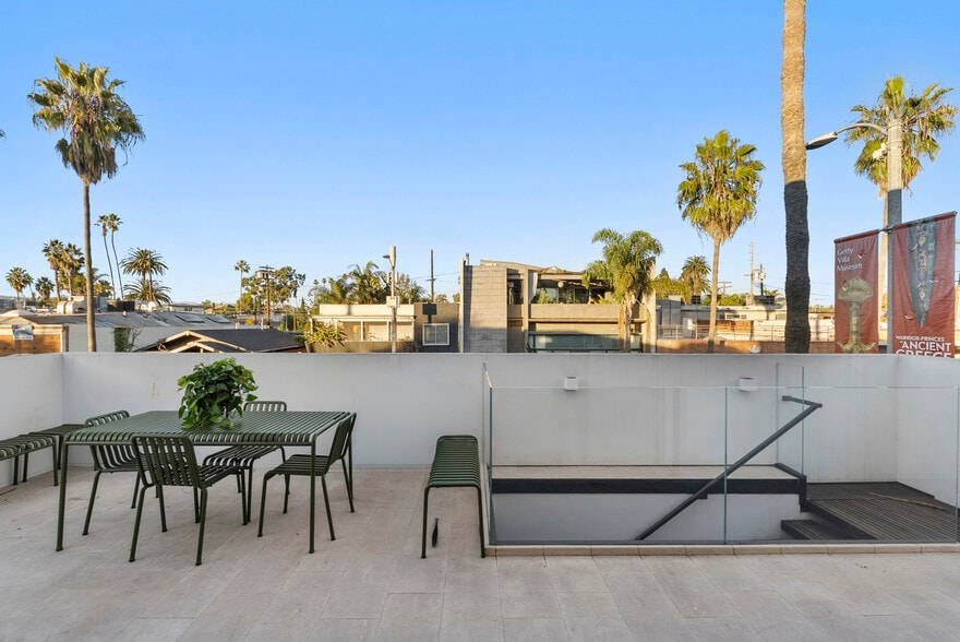 More Photos Of 1346 Abbot Kinney Blvd, Venice Office For Sale