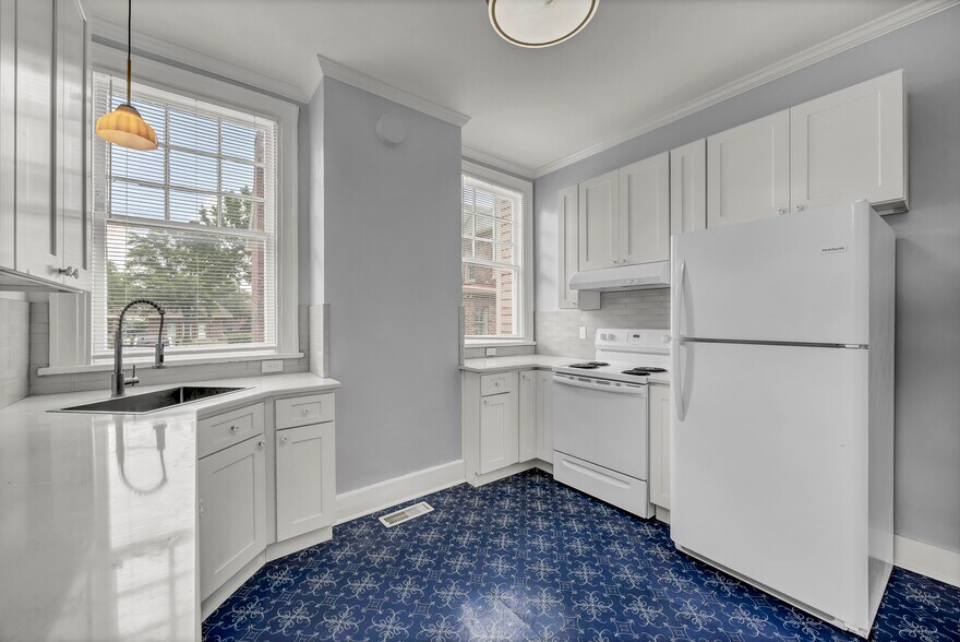 More Photos Of 8 S 7th St, Wilmington Office For Sale