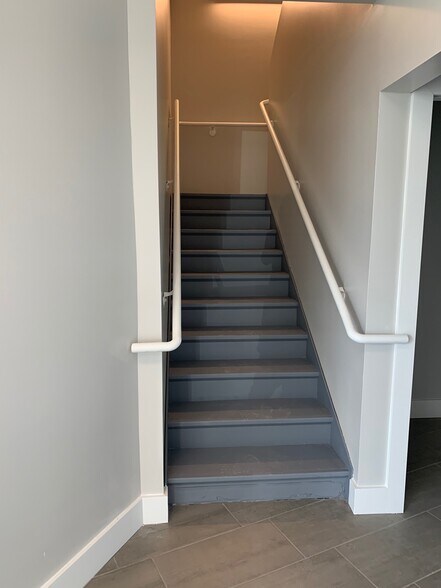 More Photos Of 8010 Sunport Dr, Orlando Light Distribution For Lease