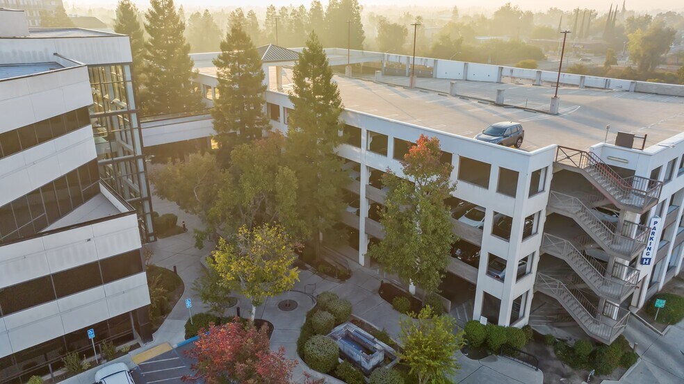 More Photos Of 100 Willow Plz, Visalia Medical For Sale