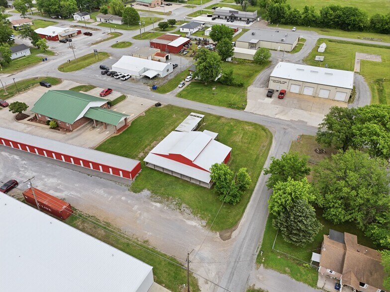 More Photos Of 113 S Wilder St, Chouteau General Retail For Sale