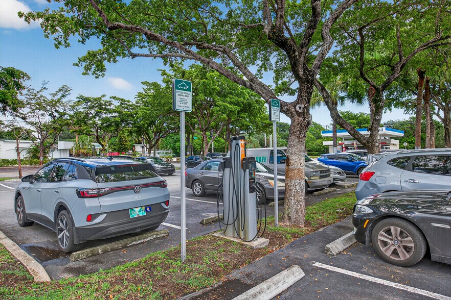 More Photos Of 2101 N Andrews Ave, Fort Lauderdale Office For Lease