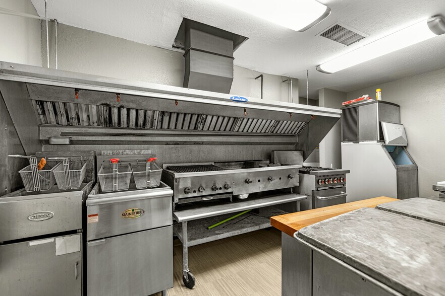 More Photos Of 2079 State Road Y, Linn Creek Restaurant For Sale