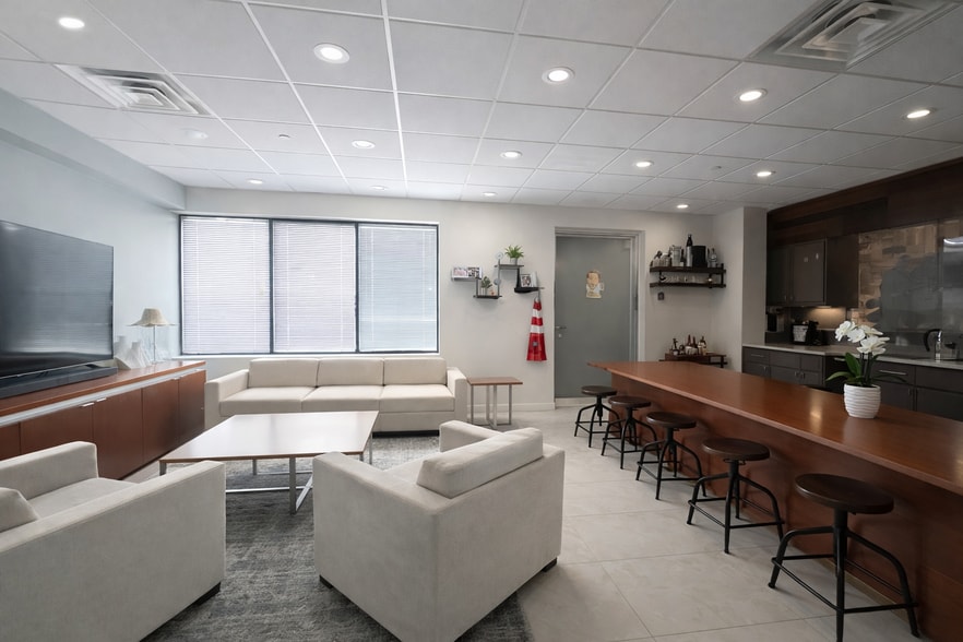 More Photos Of 18-54 43rd St, Astoria Warehouse For Lease