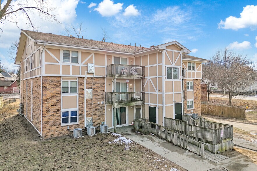 More Photos Of 1195 NW Aurora Ave, Des Moines Apartments For Sale