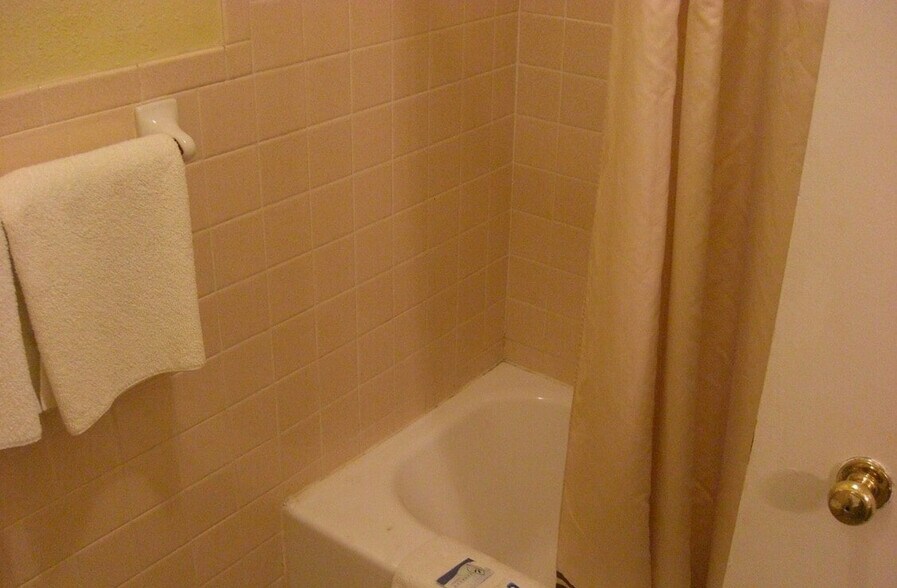 More Photos Of 1720 S Grand Ave, Cherokee Hotel For Sale