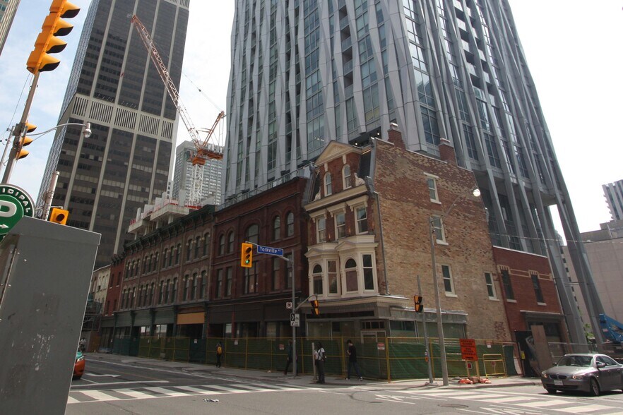 More Photos Of 1 Yorkville Ave, Toronto Apartments For Sale