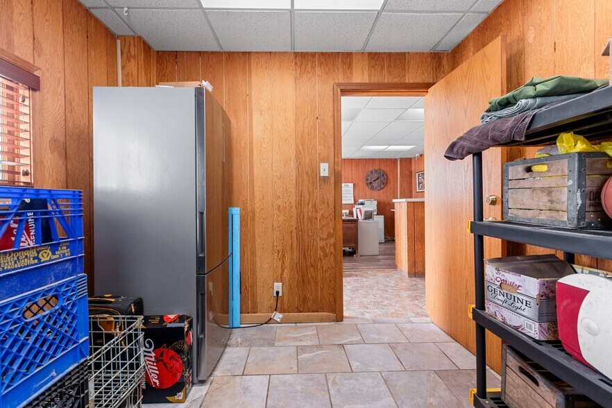 More Photos Of 537 Caldwell Ave, Oconto Falls Office For Sale