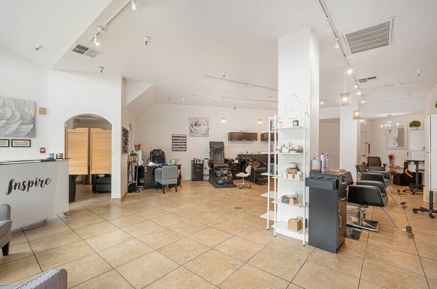 More Photos Of 9071 Windsor Rd, Windsor General Retail For Lease