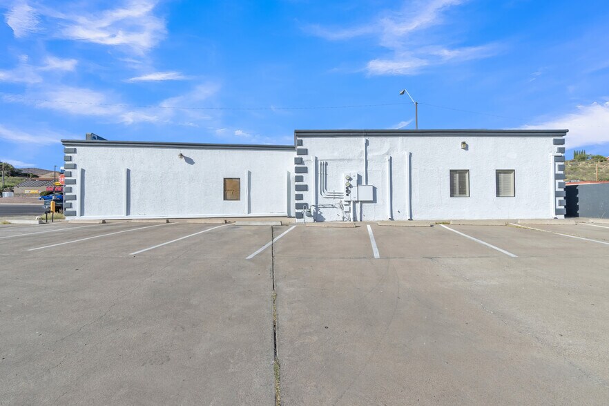 More Photos Of 1600 E Ash St, Globe Medical For Sale