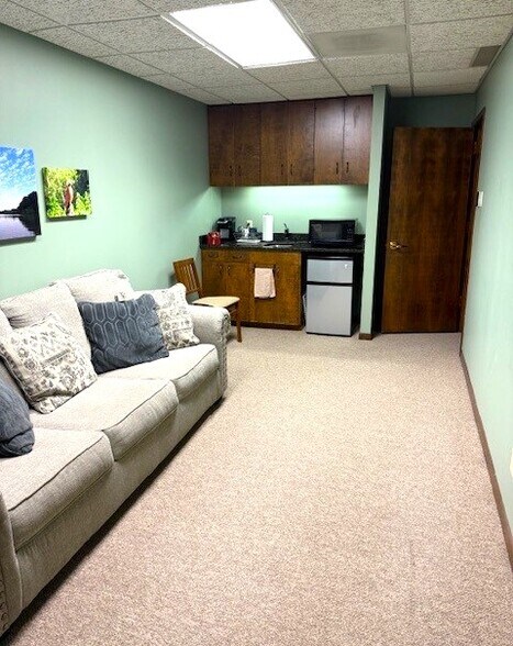 More Photos Of 8330-8350 Meadow Rd, Dallas Office For Sale