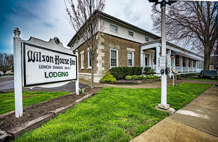 More Photos Of 310 Lake St, Wilson Hotel For Sale