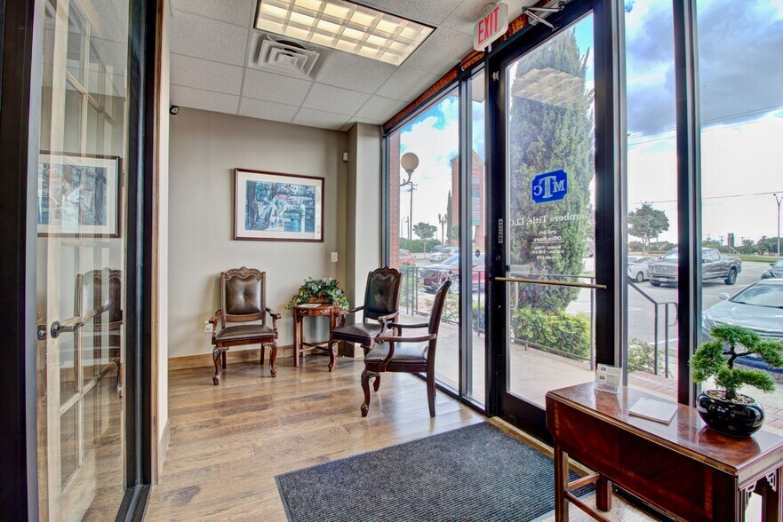 More Photos Of 923 N Loop 1604 E, San Antonio Unknown For Lease