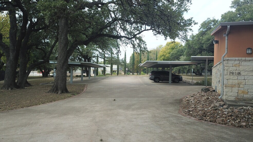 More Photos Of 7910 Cameron Rd, Austin Office For Sale
