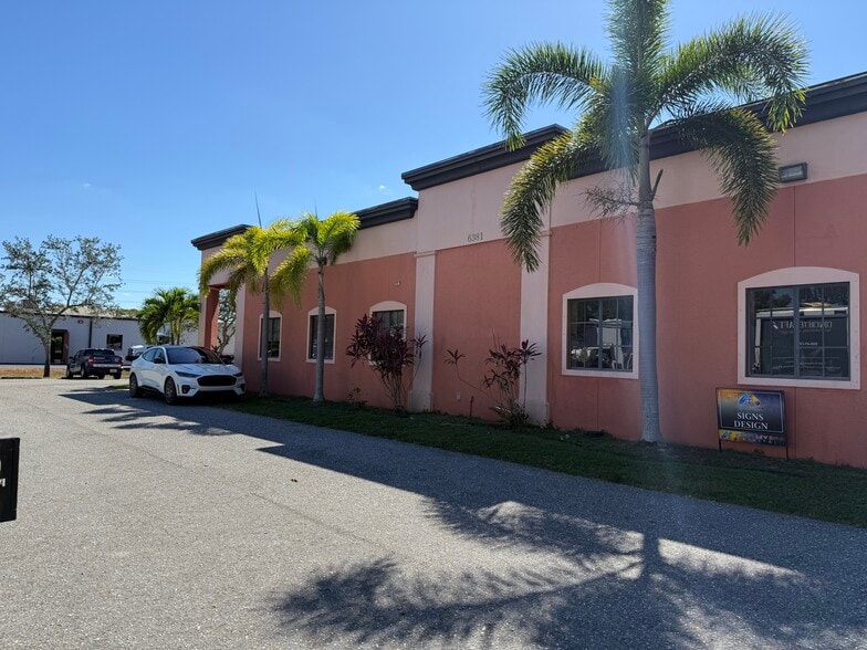 More Photos Of 6381 Corporate Park Cir, Fort Myers Research And Development For Lease