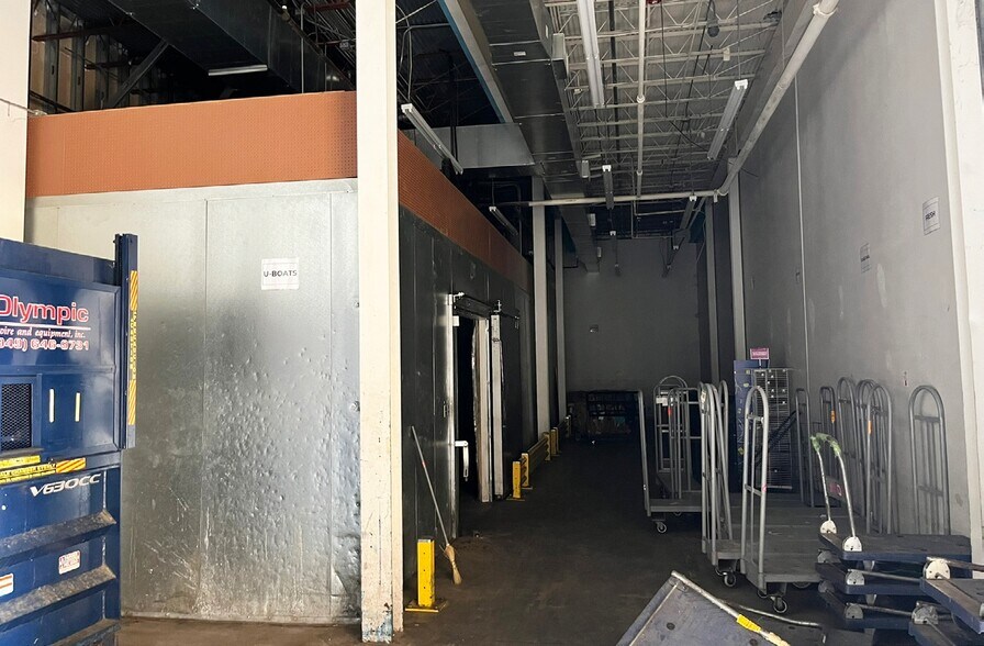 More Photos Of 251 W Greens Rd, Houston Department Store For Sale