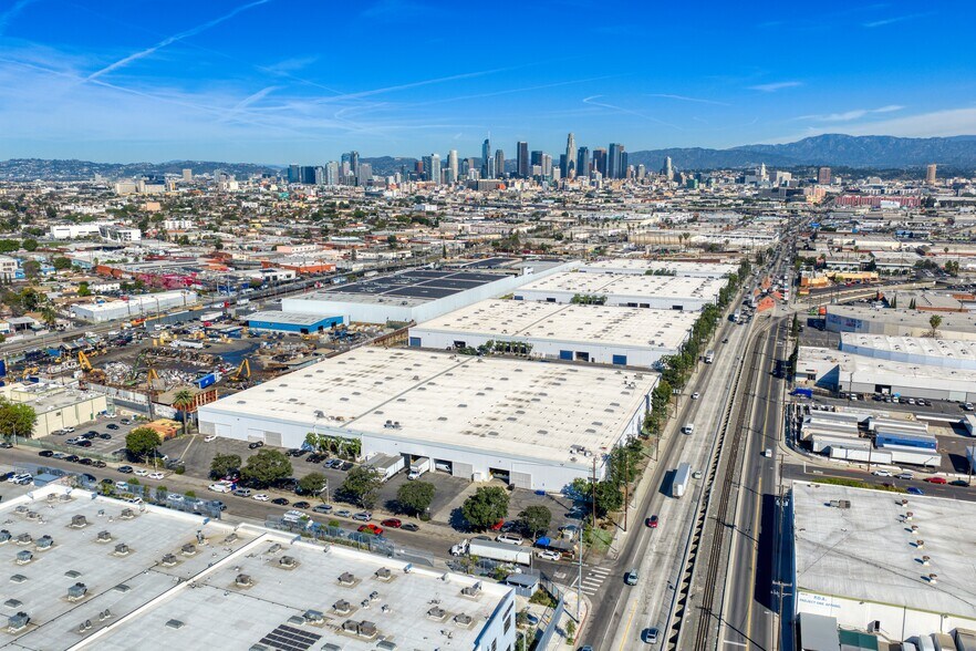 More Photos Of 2501-2551 S Alameda St, Los Angeles Unknown For Lease