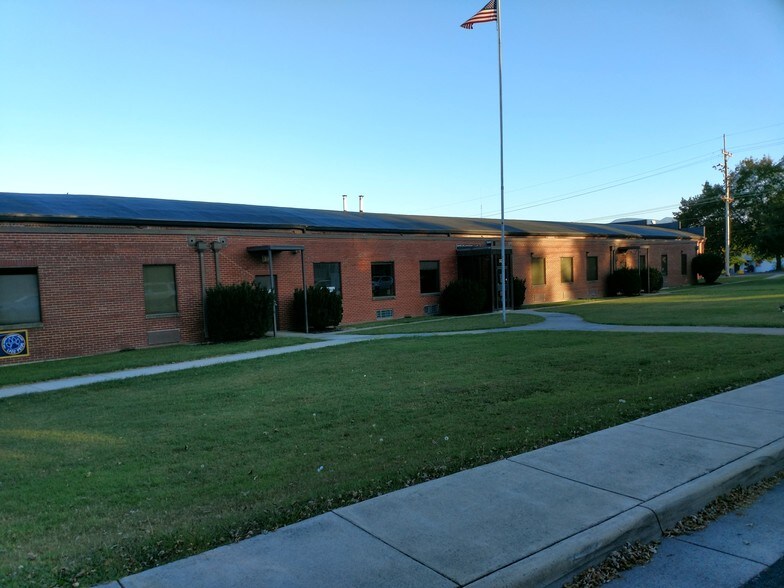 More Photos Of 320 N Hawksbill St, Luray Light Distribution For Lease