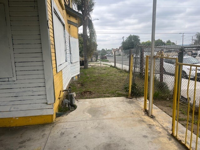 More Photos Of 604 E Mission Blvd, Pomona Fast Food For Sale