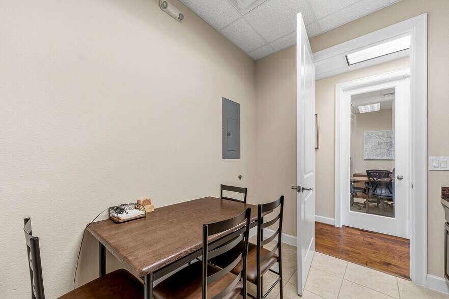 More Photos Of 2219 Sawdust Rd, The Woodlands Office For Sale