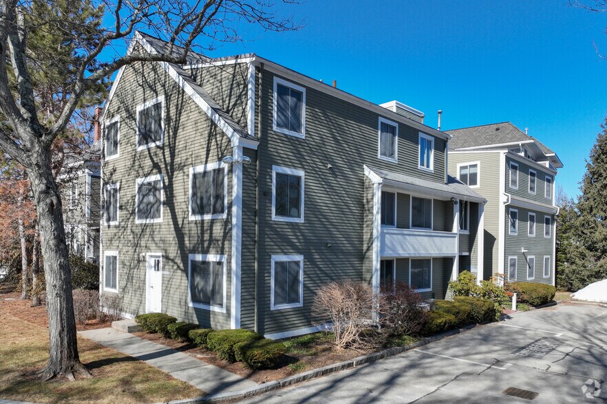 More Photos Of 205 Willow St, South Hamilton Unknown For Lease