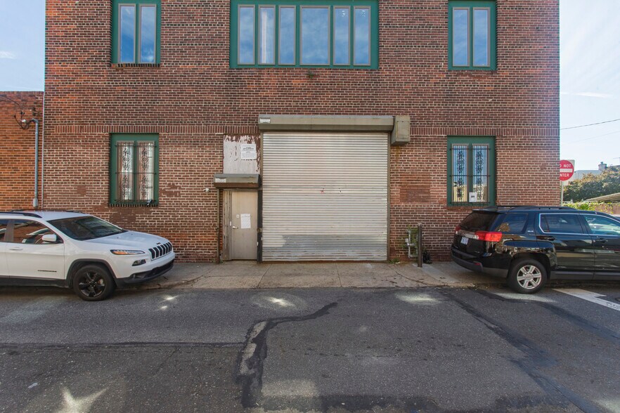 More Photos Of 3130 Belgrade St, Philadelphia Warehouse For Lease