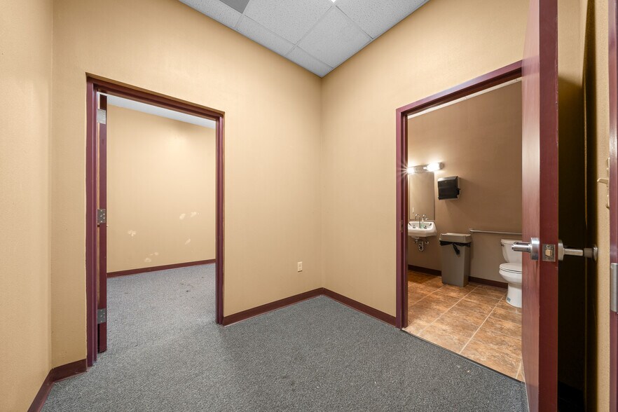 More Photos Of 2500 Citrus Blvd, Leesburg Medical For Sale