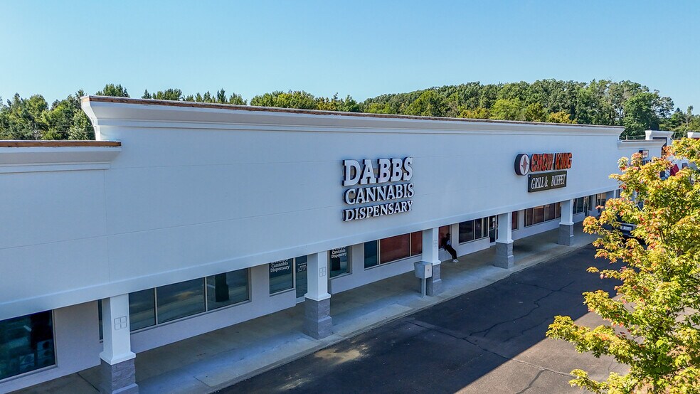 More Photos Of 2128-2150 Jackson Ave W, Oxford General Retail For Sale