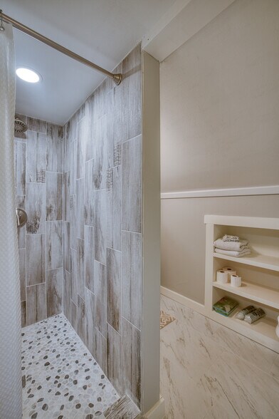 More Photos Of 40 Main St, Pacific Beach Flex For Sale