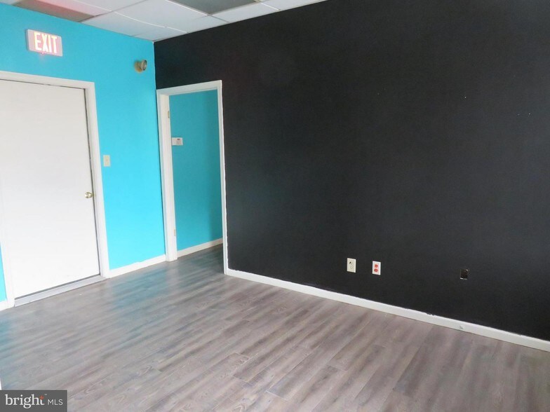 More Photos Of 301-321 Pinedge Dr, Berlin Unknown For Lease