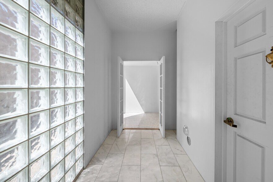 More Photos Of 1509 Mateo St, Los Angeles Office Residential For Sale