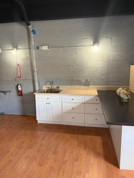 More Photos Of 4616 NW 133rd St, Opa Locka Warehouse For Lease