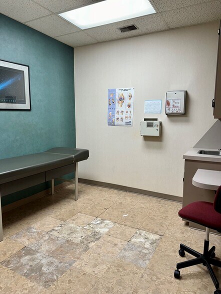 More Photos Of 400 Mocksville Ave, Salisbury Medical For Sale