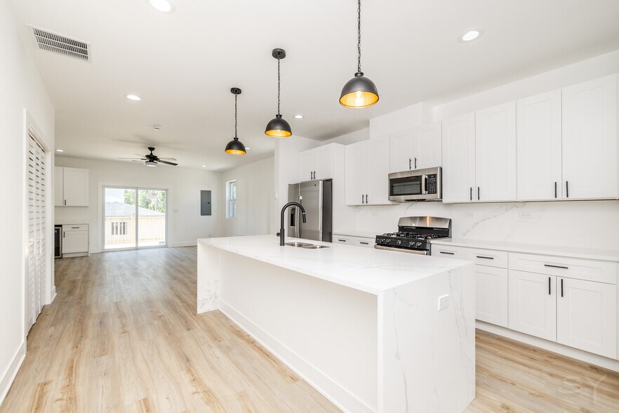 More Photos Of 544 Lawndale ave, Chicago Apartments For Sale