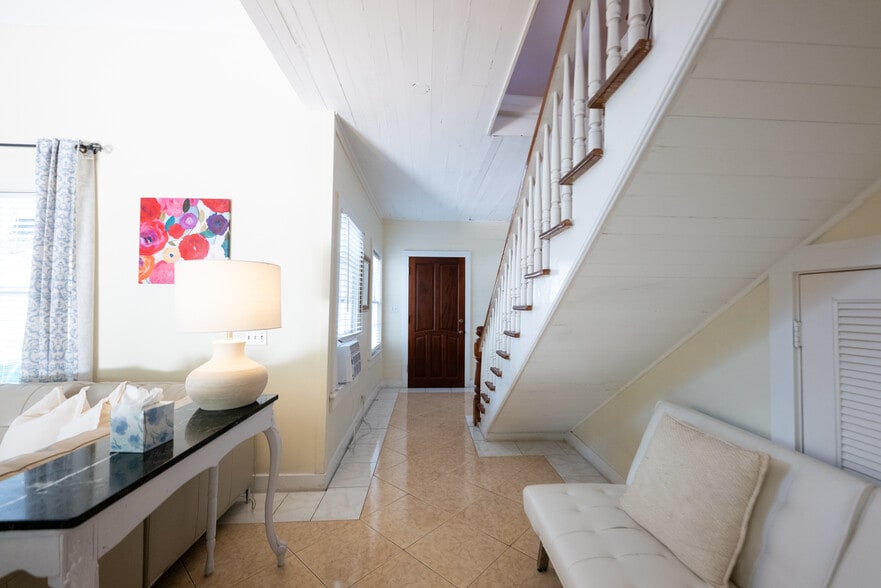 More Photos Of 412 Frances St, Key West Hotel For Sale