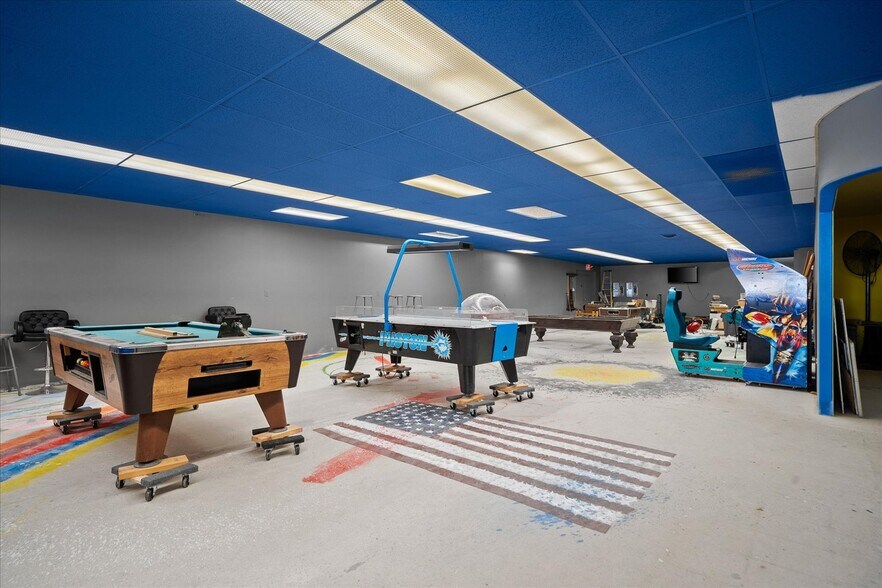 More Photos Of 120-124 E Crawford St, Deer Park Freestanding For Sale