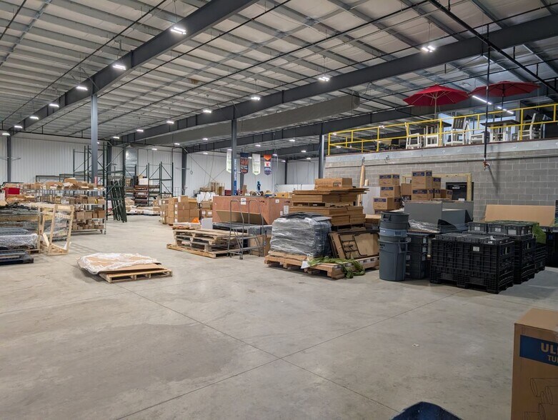 More Photos Of 5870 Sprinkle, Portage Manufacturing For Lease