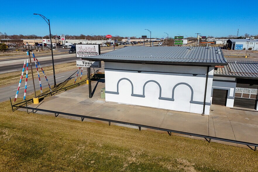 More Photos Of 11209 W Kellogg, Wichita Auto Dealership For Sale