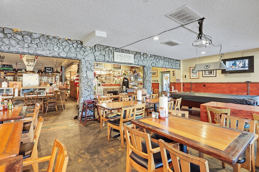 More Photos Of 216 W Steuben St, Cook General Retail For Sale