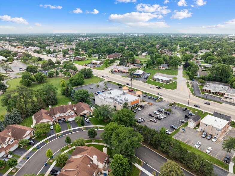 More Photos Of 980 W Lake St, Addison Restaurant For Sale