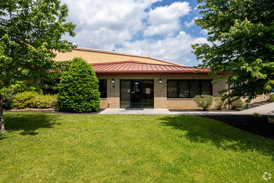 More Photos Of 5920 Middle View Way, Knoxville Light Distribution For Lease