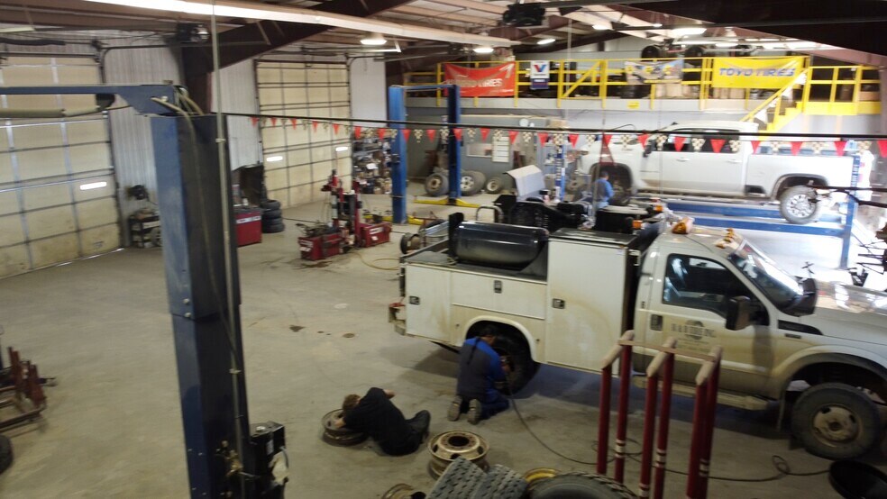 More Photos Of 1213 Elkhorn Dr, Wright Auto Repair For Sale